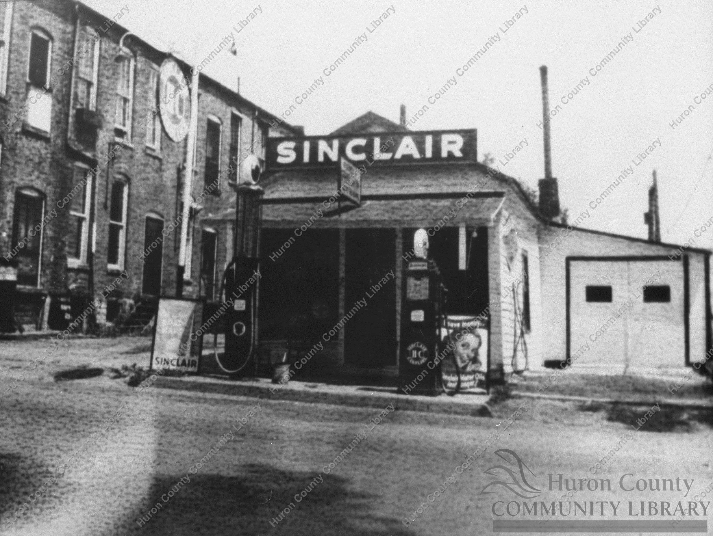 Sinclair Gas Station in Plymouth, O. Paul Russell-Owner ca 1930