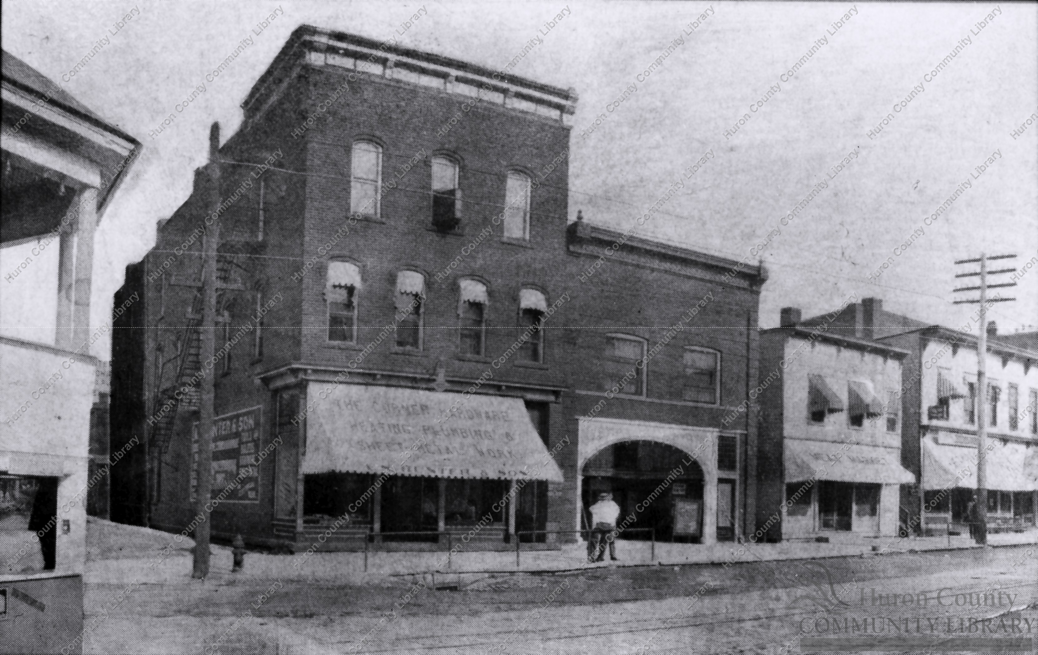 Myrtle Ave.  ca 1913 Shows bandstand on left