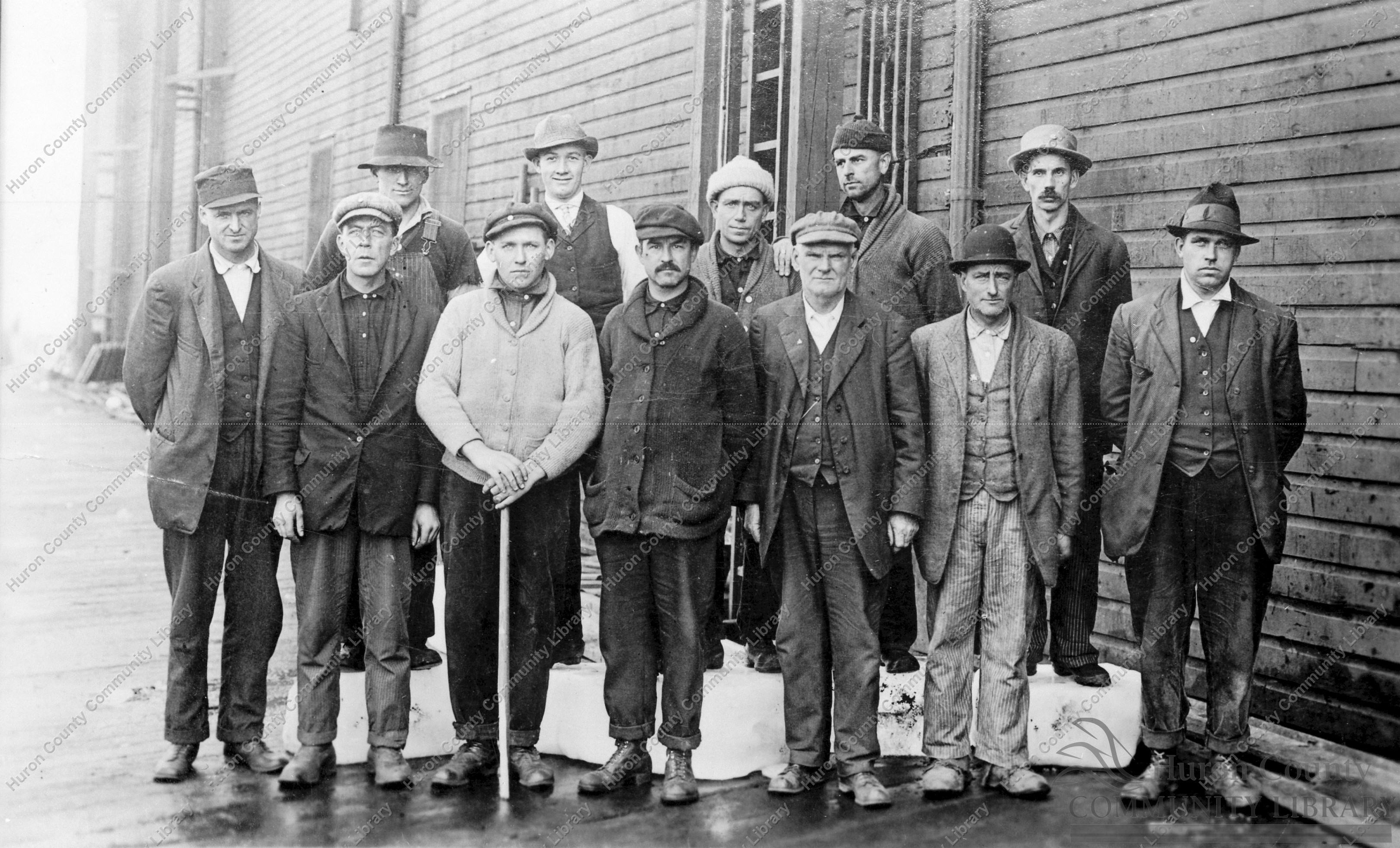 Winter Crew handling & storing ice ca 1914
