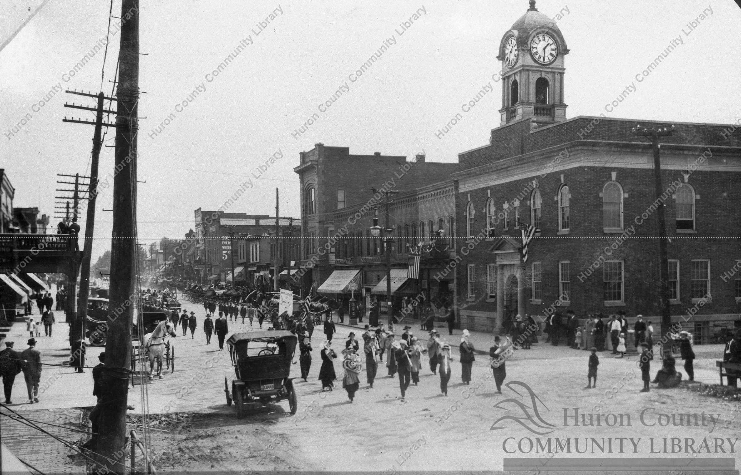 1913 Parade on Myrtle Ave.