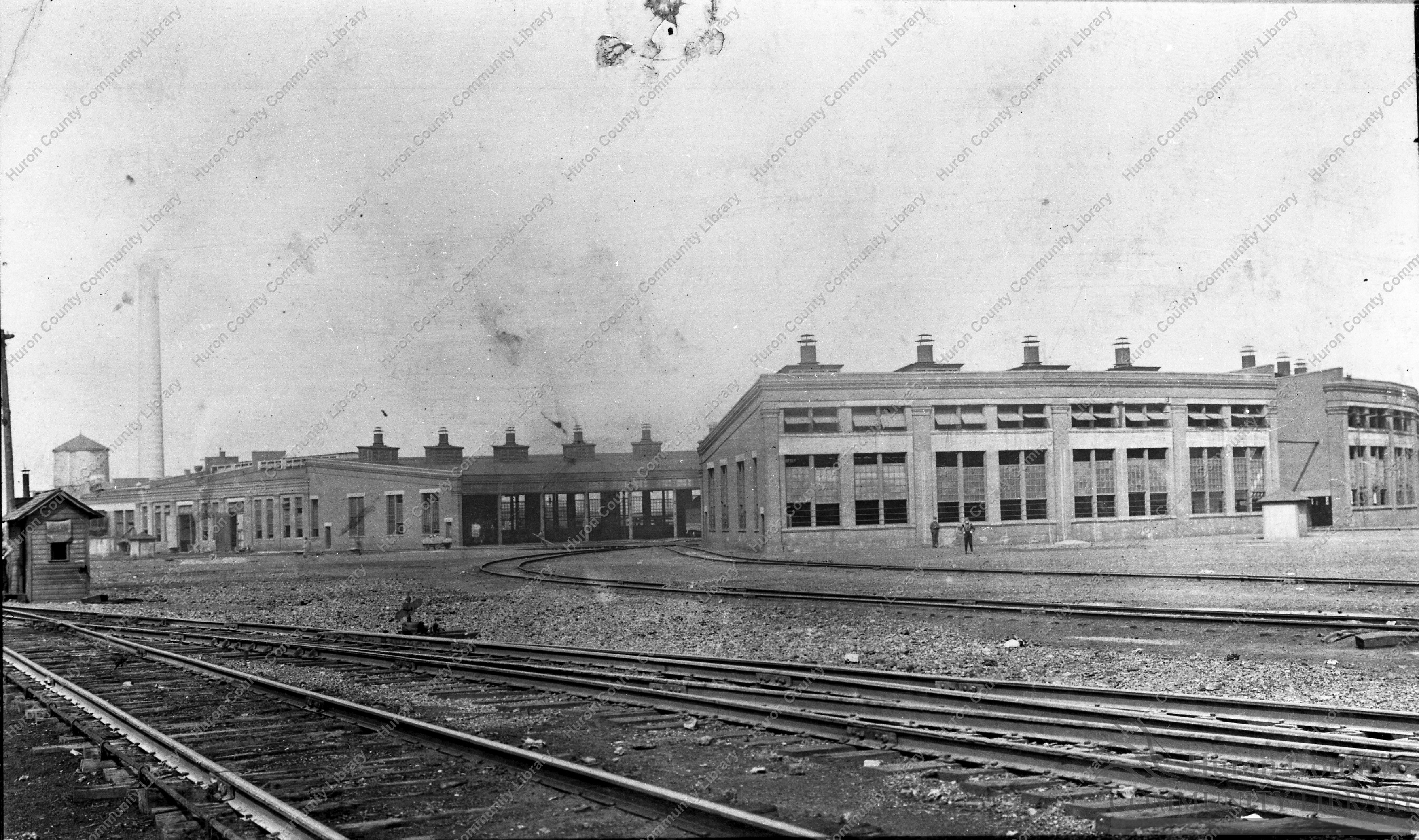 B & O Roundhouse with spark arresters on chimneys ca 1914