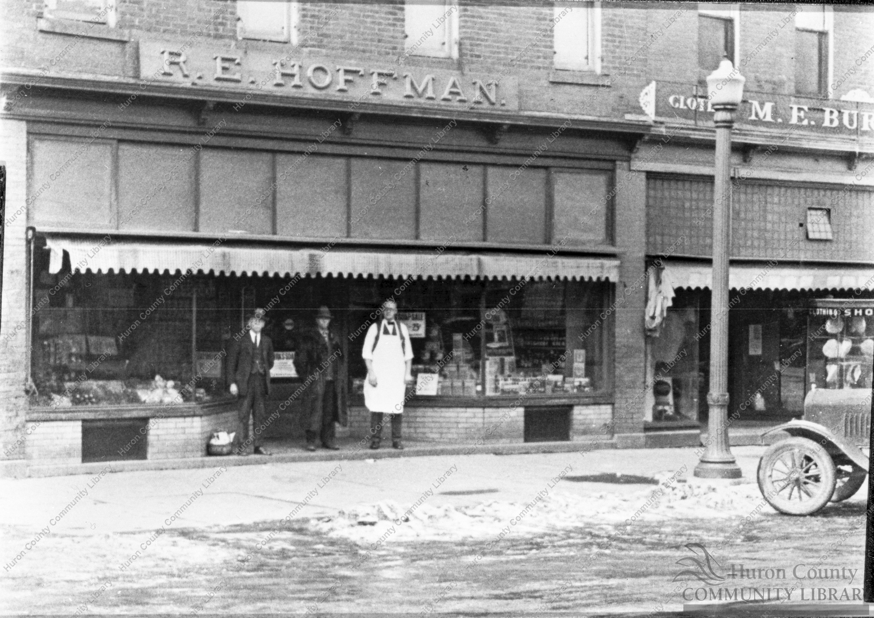 Hoffman Grocery on Myrtle Ave, four doors south of City Hall 1917