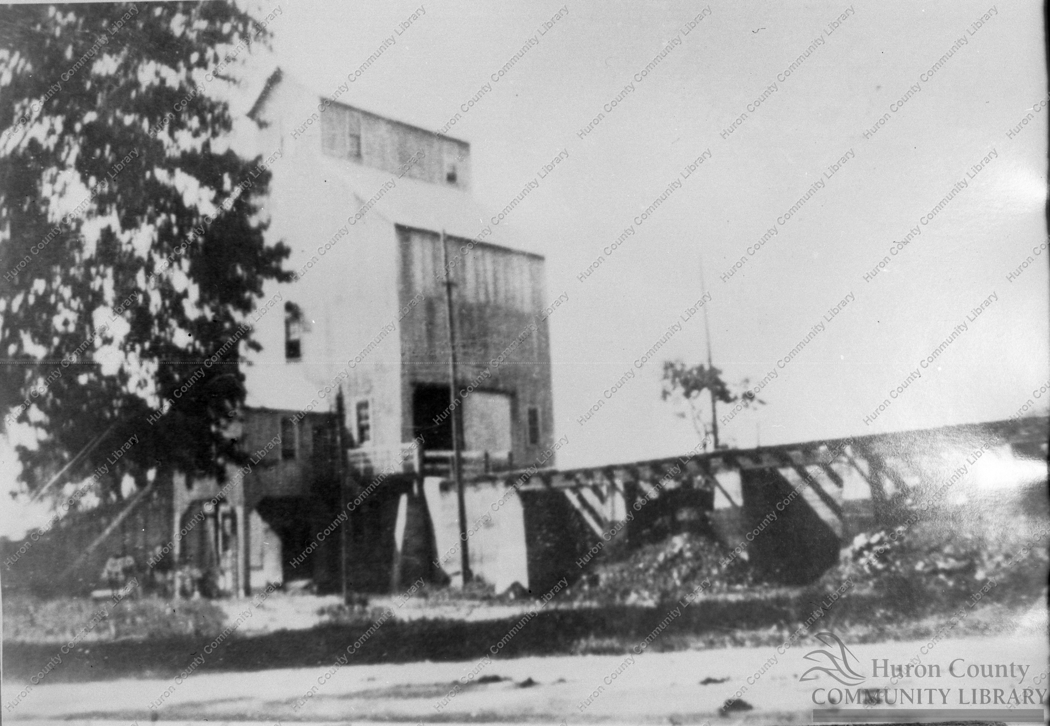 North Fairfield Elevator showing SN&M Railway tracks